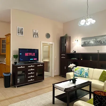 Heart Of The Cozy Corner With Ac & Parking Included Budapeşte