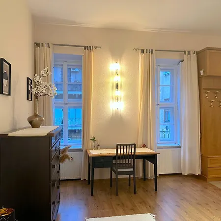 Heart Of The Cozy Corner With Ac & Parking Included