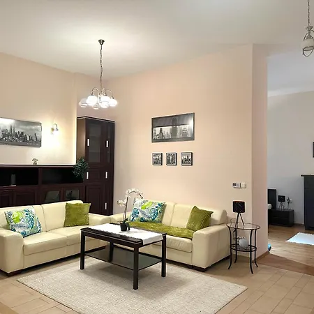 Heart Of The Cozy Corner With Ac & Parking Included *
