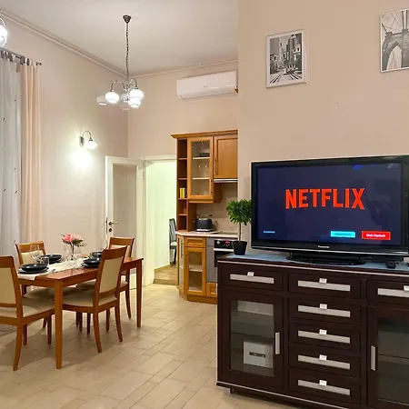 Heart Of The Cozy Corner With Ac & Parking Included Budapeşte