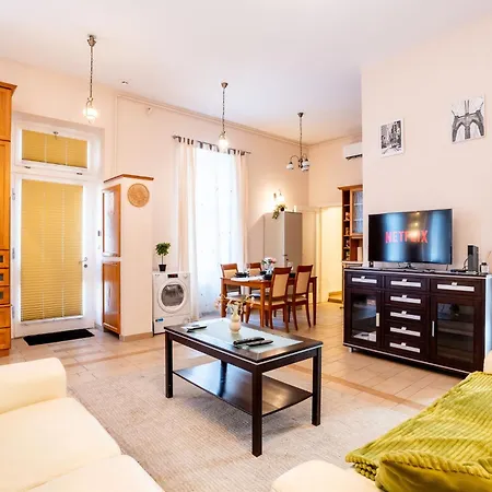 Heart Of The Cozy Corner With Ac & Parking Included Budapešť