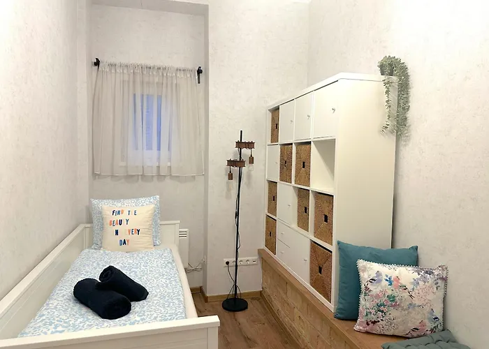 Heart Of The Cozy Corner With Ac & Parking Included *