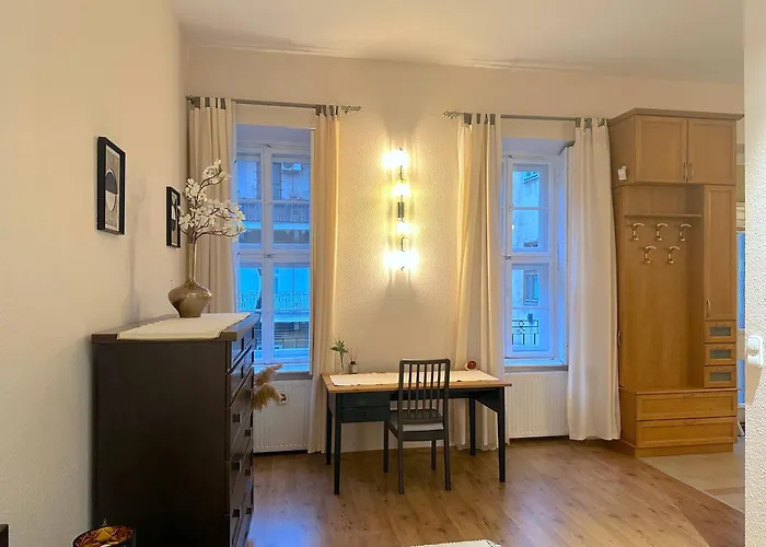 Heart Of The Cozy Corner With Ac & Parking Included