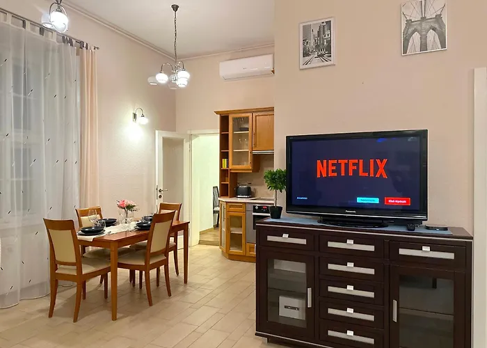 Heart Of The Cozy Corner With Ac & Parking Included Budapest