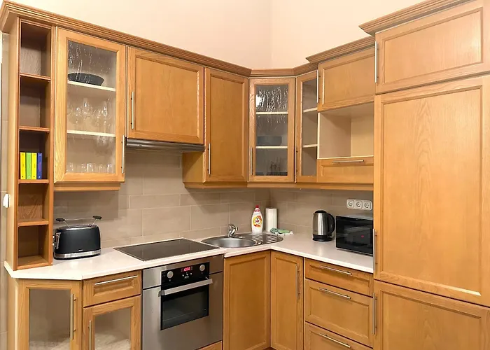Heart Of The Cozy Corner With Ac & Parking Included