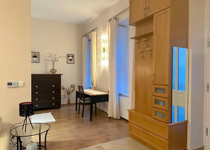 Heart Of The Cozy Corner With Ac & Parking Included Apartman